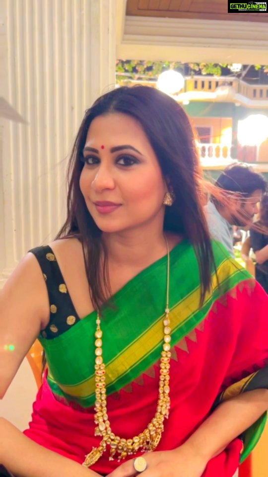 Parineeta Borthakur - 2.8K Likes - #onset Garmi se rahat pane ke liye "anaconda" ke saamne baithi thi
aur mere samne baitha hua @devashishofficial9 ye record kar raha tha 🤗
.
.
.
.
#parineetaborthakur #onset #VeeraNanda #SpyBahu #colorstv #ReelItFeelIt #summervibes #