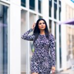 Parineeta Borthakur Instagram - Friday feels... Looking out for a place to go... (well, not literally 😅) 📷@abyjitphoto . . . . #fridaynight #friday #cityphotography #ParineetaBorthakur #indianactress #instalook #picoftheday #selfmakeup #mumbaistreets #kohleyes