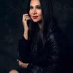 Parineeta Borthakur Instagram - Winter post in summer 🤪 Clicked by none other than @abyjitphoto 🤗 . . . . . . . . #homephotography #homeshoot #redlipstick #blackjacket #nyor #actress #actorslife #mumbai #weekend #nightlife #poser #dark #picoftheday #photoshoot #mood #goodvibes