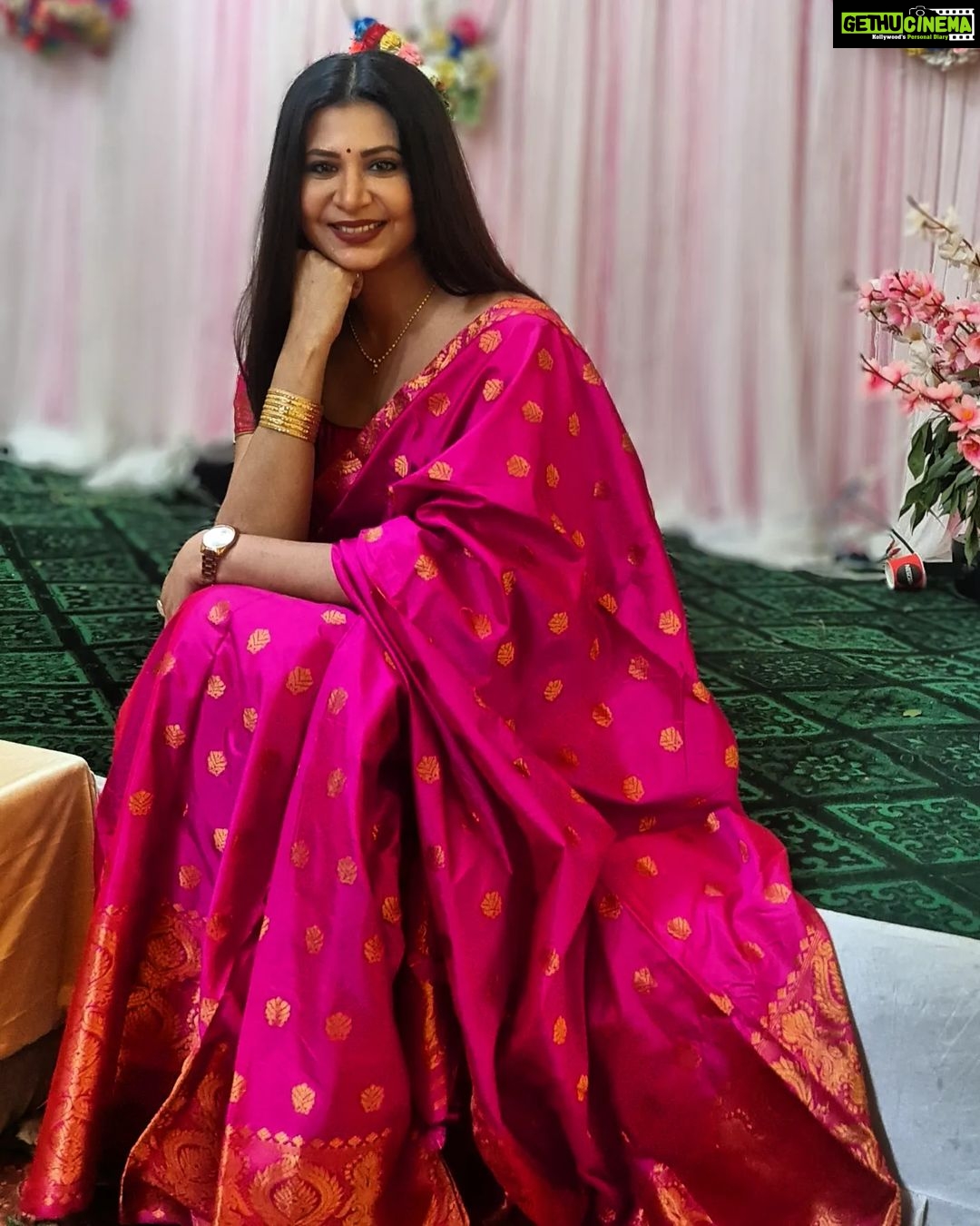 Parineeta Borthakur Instagram - বিয়া ঘৰ 🤳@mouchumisharma333 . . . . #assameselook #assamesewedding #mekhelasador #paatsilk #pink #allpink #picoftheday #Weddings #poser #casualclick #informalpic #parineetaborthakur