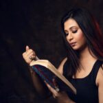 Parineeta Borthakur Instagram - Reading in between 📖 📷@abyjitphoto . . . . #readmorebooks #books #booklover #ParineetaBorthakur #parineetaborthakur #Parineeta #indianactress