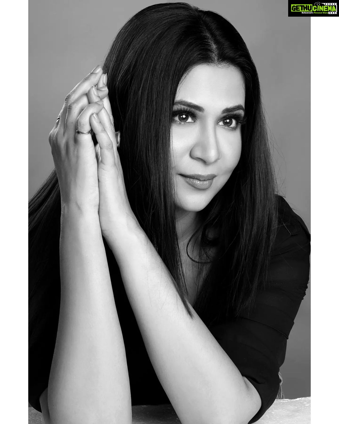 Parineeta Borthakur Instagram - "Be alone, that is when ideas are born." – Nikola Tesla 🌸 📸 @anup.baruah 💄@pranjal_pratim_makeup_artist . . . . . . . . #notlonely #alone #aloneandhappy #tuesdaythoughts #lovethinking #parineetaborthakur #indianactress #assamesegirl #deepthinking #ethicalliving