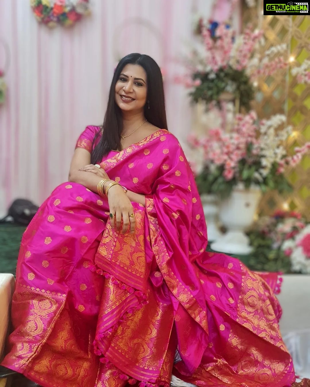 Parineeta Borthakur Instagram - বিয়া ঘৰ 🤳@mouchumisharma333 . . . . #assameselook #assamesewedding #mekhelasador #paatsilk #pink #allpink #picoftheday #Weddings #poser #casualclick #informalpic #parineetaborthakur