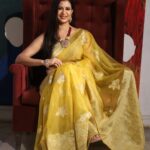 Parineeta Borthakur Instagram – They were all yellow!
Smile or no smile…
.
.
.
.
.
.
#parineetaborthakur #VeeraNanda #sirjee #SpyBahu #colorstv #queen