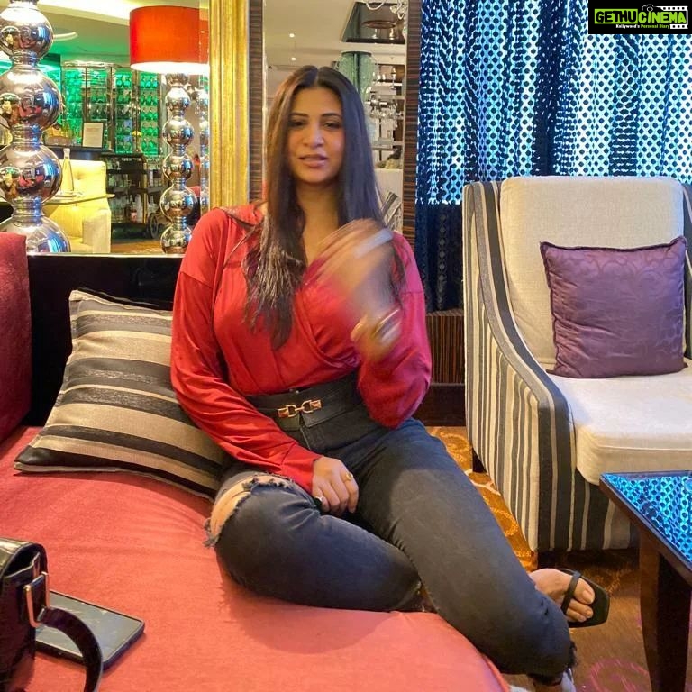 Parineeta Borthakur Instagram - 1- Pose nicely! 2- See who's clicking... 3- One more! 4- Done! Give me the phone now 😬 . . . . . . #tuesday #red #repeatclothes #parineetaborthakur #indiansummer #obviously #nonedited #beyourself #nofilter