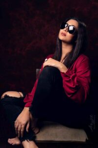 Parineeta Borthakur Instagram - Post pack-up shots by @abyjitphoto 
Borrowed these glasses from @rajeshjashpal26 for the jhakkas feel 😂
.
.
.
#homeshoot #minimumequipment #parineetaborthakur #aviators #blackandred #homephotography #ReelItFeelIt #Reelstagram #photoreels