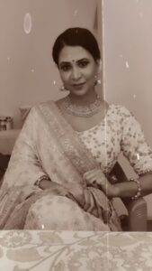 Parineeta Borthakur Instagram - Pagli !!!
My pagalpanti comes out when I have gaps in between my scenes 😅
.
.
.
.
#ReelItFeelIt #parineetaborthakur #spybahu #onset #makeuproom #Reelstagram #pagli #retro #retrobollywood #blackandwhite #chaltikanaamgaadi