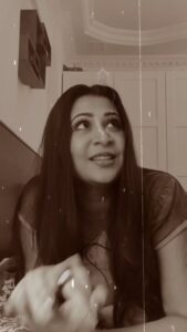 Parineeta Borthakur Instagram - Past one month was bad in terms of cold and cough. Recovered now, so couldn't stop myself from making a  reel of the song that I was humming the whole day.
P.S  I'm so bad at making reels that I just sing and post it as a reel😂🤦🏽‍♀️
.
.
#parineetaborthakur