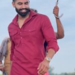 Parmish Verma Instagram – #LookClassy Paer Dharti Thinking Up Rakhde !! 
@bhindder_burj