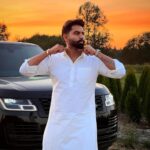 Parmish Verma Instagram – Raula-Raula-Raula Mera Kisse na,
na Raula, Tahnvi Shehar Wich Poora Mera – Raula Raula Raula 🎶
Thank you for Loving #Caran 🔥
Thoda Fav Part Kehra Hai ?