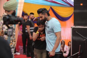 Parmish Verma Instagram - fans meet their favourite Artist but I meet my God. If it wasn’t for you all I wouldn’t be where I am. 
6 years of Patience for her and a Lifetime Worth of Memories for Me. 
Love You All ❤️

Remember a True Admirer is worth more than a Ton of Haters.