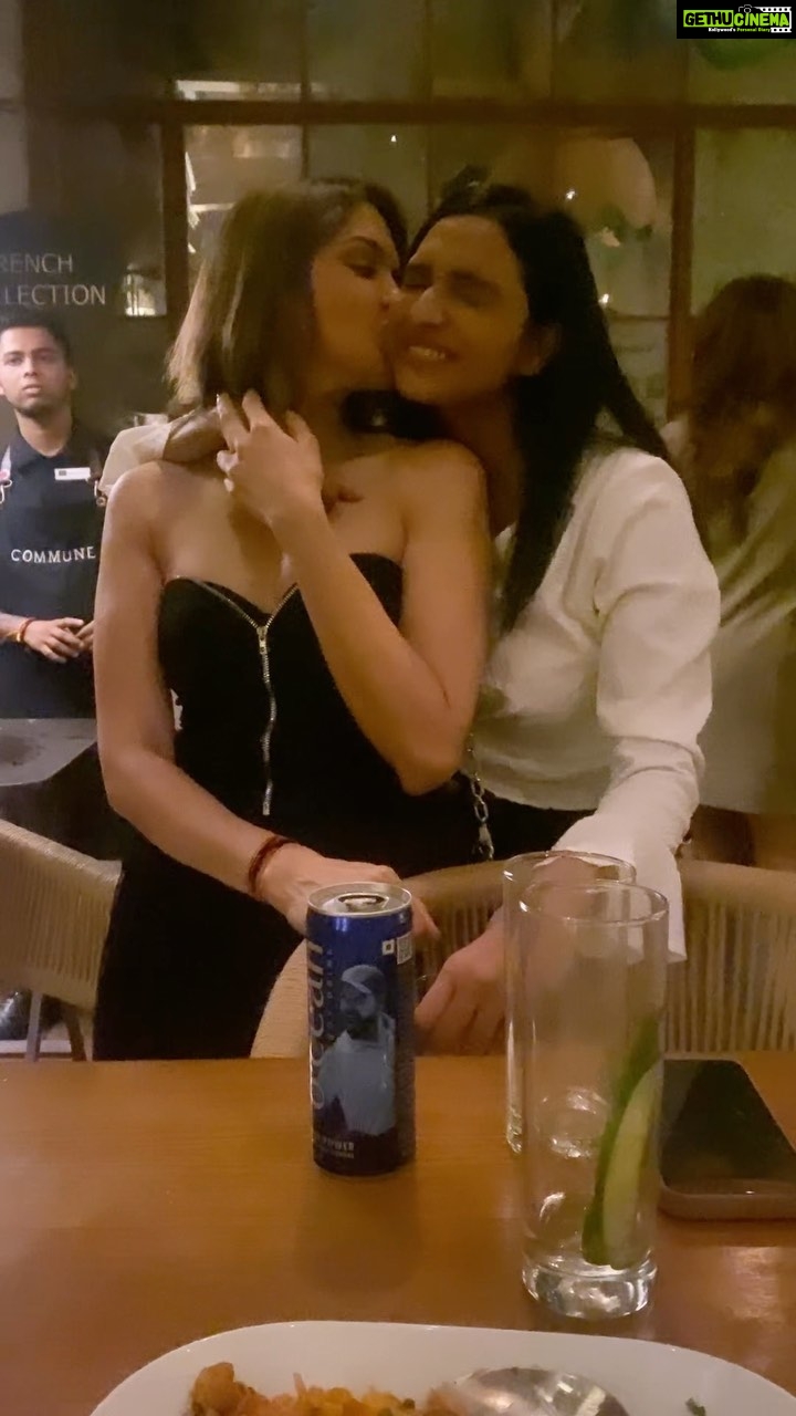 Parull Chaudhry Instagram - This impromptu video perfectly defines how we are with each other ❤️ Happy birthday beautiful @aishwarya_khare ❤️ I wish you happiness, I wish you sunshine. I wish you always rise & shine. Stay beautiful my beautiful soul May your life be always a sugar roll. Protect your heart my dear one, You deserve the best one. You make all of us so proud, You are the best, don’t ever doubt. You know I got your back, You got my shoulder whenever someone treats you bad. I love you forever ❤️ Have a fabulous birthday. You are missed ❤️ #happybirthday #aishwaryakhare Mumbai - मुंबई