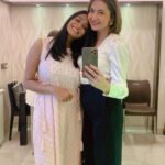 Parull Chaudhry Instagram – #aboutlastnight 

Thank you @rakesh.malhotra89 and Natasha for hosting us, an evening filled with smiles, laughter, jokes, dancing, foooood. 

We love you Raka Sir 

Many more to come. #bhagyalakshmi family Mumbai – मुंबई