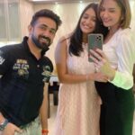 Parull Chaudhry Instagram – #aboutlastnight 

Thank you @rakesh.malhotra89 and Natasha for hosting us, an evening filled with smiles, laughter, jokes, dancing, foooood. 

We love you Raka Sir 

Many more to come. #bhagyalakshmi family Mumbai – मुंबई