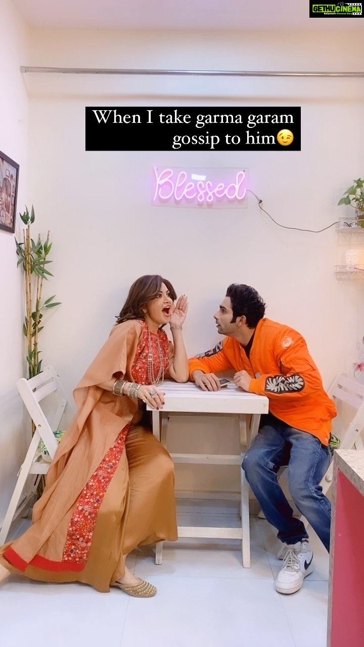 Parull Chaudhry Instagram - Dekha soye hue ladke ko kaise jaga diya 😂 @gandhi_aman_ shhhhh kisi ko batana nahi okay 🤫 #bhagyalakshmi #reelsinstagram #reelsindia #funnyvideos #funnyreels #trending #explore #comedyvideos #reelsexplore #reelsindia #amangandhi #parullchaudhry