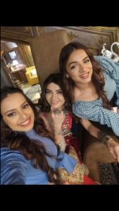 Parull Chaudhry Instagram - Hum paagal nahi hai, humaara dimaag kharaab hai🙃🤣 @parullchaudhry @bee_vani_ 
.
.
.
.
.
#bhagyalakshmi #trendingreels #explore #fyp #dancereels  #funnyvideos
