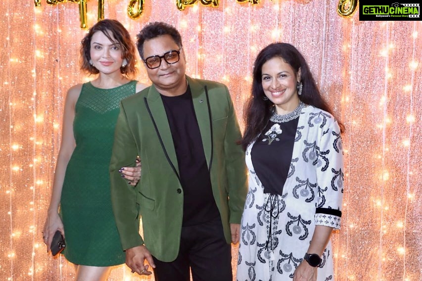 Parull Chaudhry Instagram - About last night Our favourite one’s birthday @shrivastav_ashish ❤️ We love you Sir Loved the #piyaalbela reunion, you were missed @sheendass ❤️ @gurmeenkalrashrivastav ❤️ perfect partner & host @jyotigauba ❤️ it was lovely to see you @chaitrali_lokesh_gupte ❤️ we didn’t click any pics but nonetheless I was so happy to see you And everyone else from the Albela family ❤️ Mumbai - मुंबई
