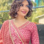 Parull Chaudhry Instagram - They say… Hansi toh phansi 😜 Gorgeous outfit @tara_c_tara 💕 Makeup by me Hair @maimunasayyed786 Jewellery & 📸 @shaikhaasifa626 PR @maverick.communication01 #parullchaudhry #actor #influencer #contentcreator #parullians #explore #bhagyalakshmi #jofithaiwohhithai #traveller #vlogger #chaudhryonthego #fashion #fitness #beauty #lifestyle #fashionblogger #beautyblogger #yogini #fitnessmotivation #travel #saasbahuaurbetiyaan Mumbai - मुंबई