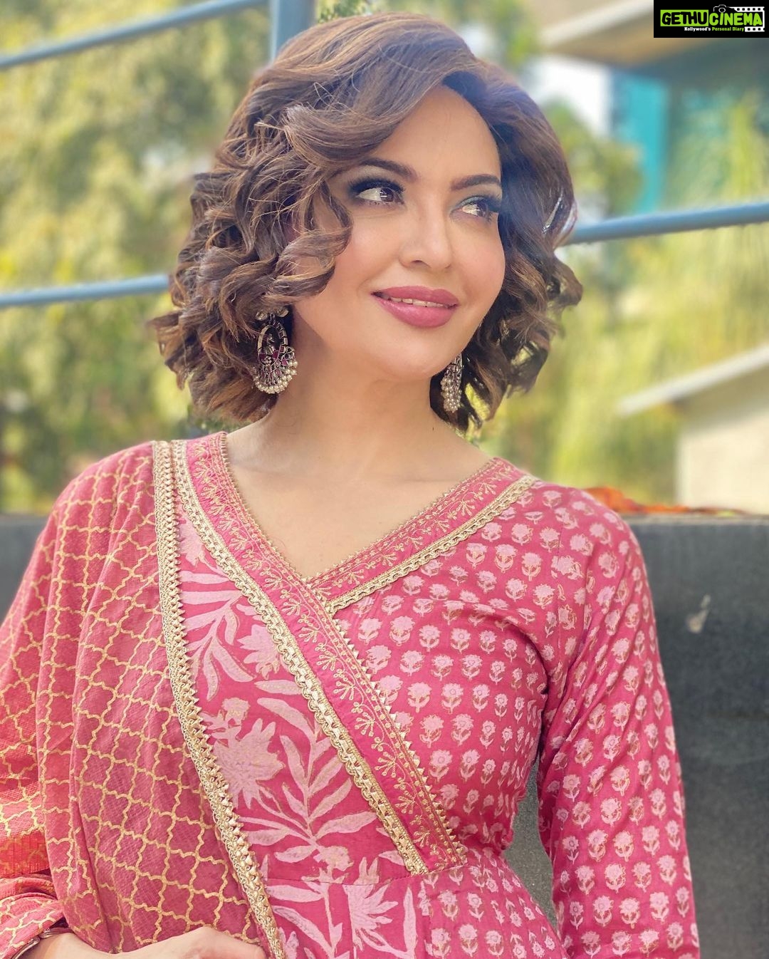 Parull Chaudhry Instagram - They say… Hansi toh phansi 😜 Gorgeous outfit @tara_c_tara 💕 Makeup by me Hair @maimunasayyed786 Jewellery & 📸 @shaikhaasifa626 PR @maverick.communication01 #parullchaudhry #actor #influencer #contentcreator #parullians #explore #bhagyalakshmi #jofithaiwohhithai #traveller #vlogger #chaudhryonthego #fashion #fitness #beauty #lifestyle #fashionblogger #beautyblogger #yogini #fitnessmotivation #travel #saasbahuaurbetiyaan Mumbai - मुंबई