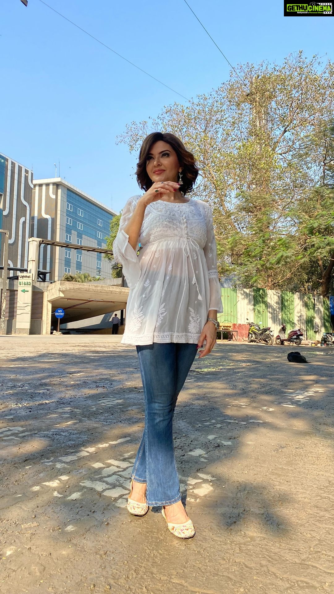 Parull Chaudhry Instagram - In love with this beautiful chikankari kurti @roohmeofficial 💕 Jewellery @shaikhaasifa626 💕 Hair @maimunasayyed786 💕 Makeup by me #parullchaudhry #actor #influencer #contentcreator #parullians #explore #bhagyalakshmi #jofithaiwohhithai #traveller #vlogger #chaudhryonthego #fashion #fitness #beauty #lifestyle #fashionblogger #beautyblogger #yogini #fitnessmotivation #travel #saasbahuaurbetiyaan #parullkipaltan #reels #ootd #reelsvideo #reelsindia #trendingreels Mumbai - मुंबई