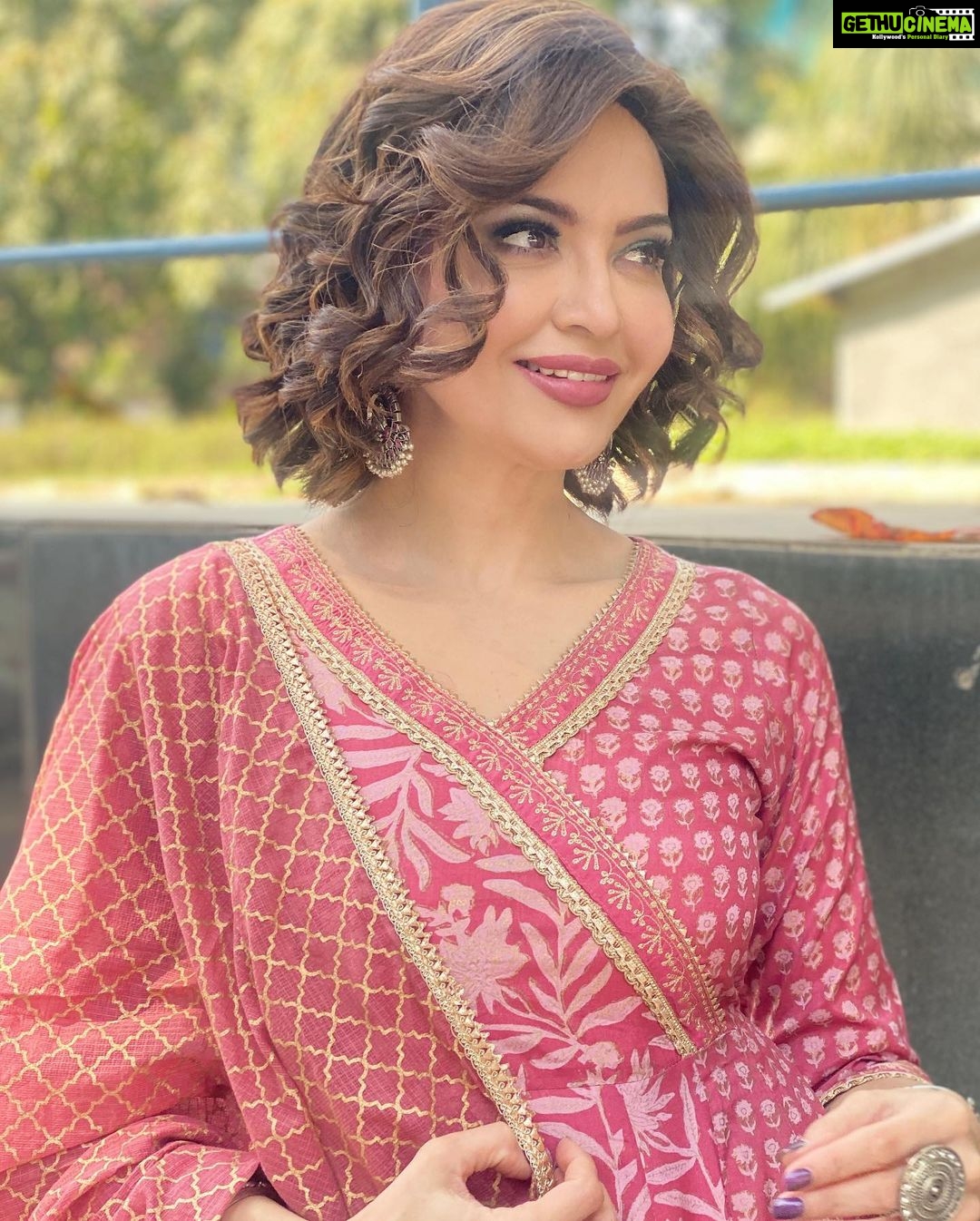 Parull Chaudhry Instagram - They say… Hansi toh phansi 😜 Gorgeous outfit @tara_c_tara 💕 Makeup by me Hair @maimunasayyed786 Jewellery & 📸 @shaikhaasifa626 PR @maverick.communication01 #parullchaudhry #actor #influencer #contentcreator #parullians #explore #bhagyalakshmi #jofithaiwohhithai #traveller #vlogger #chaudhryonthego #fashion #fitness #beauty #lifestyle #fashionblogger #beautyblogger #yogini #fitnessmotivation #travel #saasbahuaurbetiyaan Mumbai - मुंबई