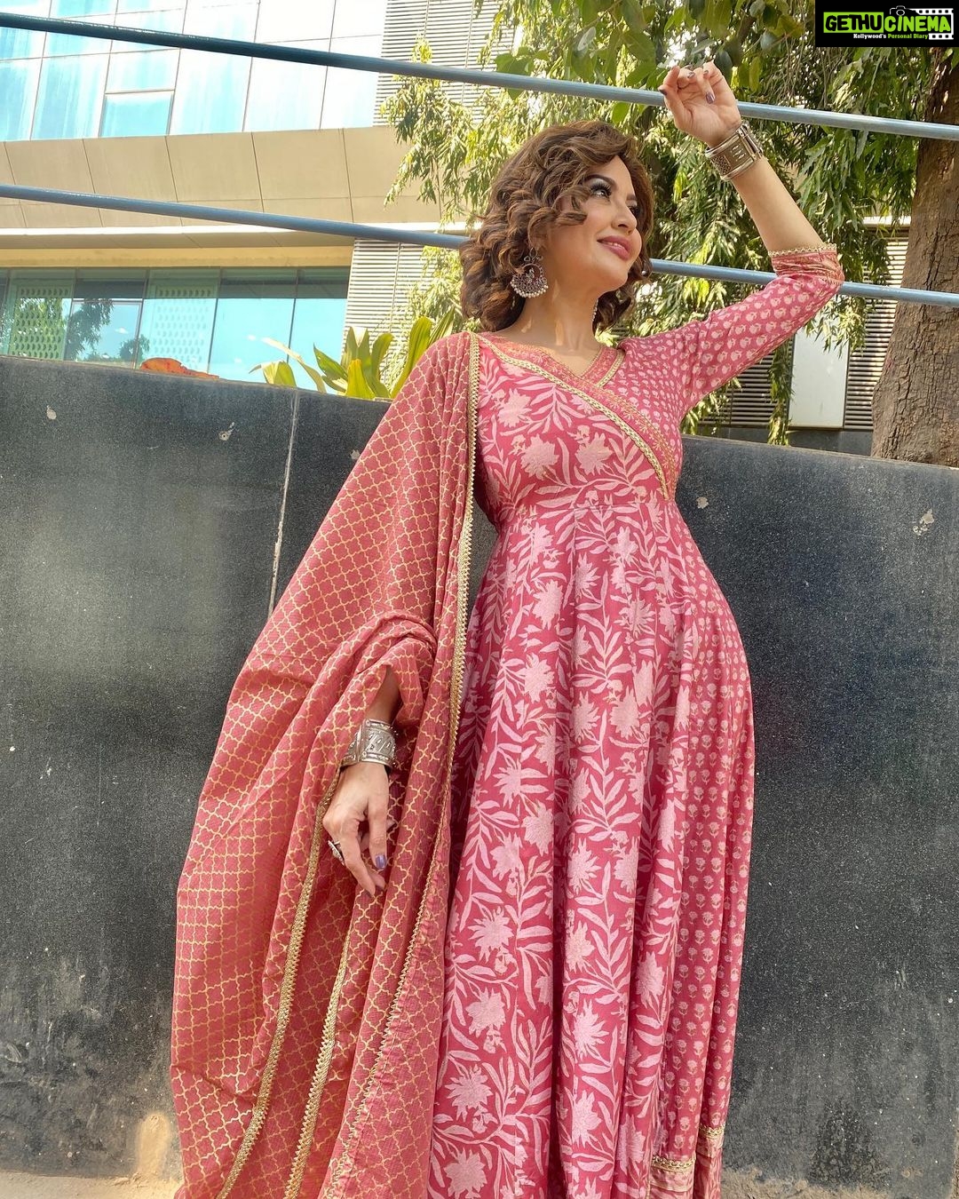 Parull Chaudhry Instagram - They say… Hansi toh phansi 😜 Gorgeous outfit @tara_c_tara 💕 Makeup by me Hair @maimunasayyed786 Jewellery & 📸 @shaikhaasifa626 PR @maverick.communication01 #parullchaudhry #actor #influencer #contentcreator #parullians #explore #bhagyalakshmi #jofithaiwohhithai #traveller #vlogger #chaudhryonthego #fashion #fitness #beauty #lifestyle #fashionblogger #beautyblogger #yogini #fitnessmotivation #travel #saasbahuaurbetiyaan Mumbai - मुंबई
