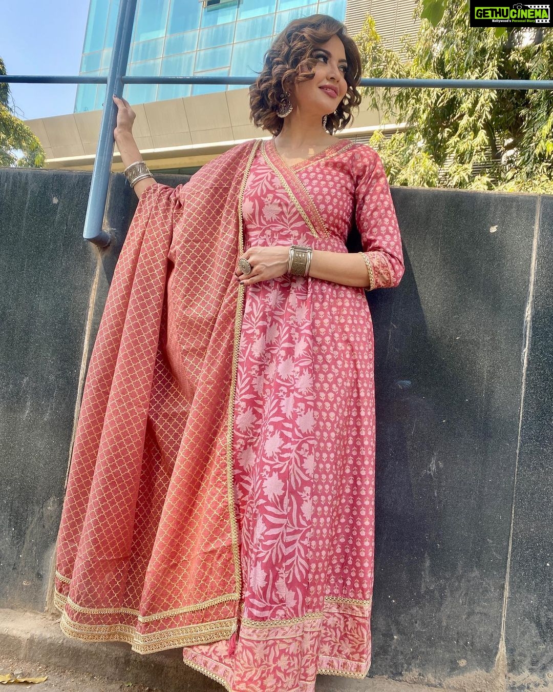 Parull Chaudhry Instagram - They say… Hansi toh phansi 😜 Gorgeous outfit @tara_c_tara 💕 Makeup by me Hair @maimunasayyed786 Jewellery & 📸 @shaikhaasifa626 PR @maverick.communication01 #parullchaudhry #actor #influencer #contentcreator #parullians #explore #bhagyalakshmi #jofithaiwohhithai #traveller #vlogger #chaudhryonthego #fashion #fitness #beauty #lifestyle #fashionblogger #beautyblogger #yogini #fitnessmotivation #travel #saasbahuaurbetiyaan Mumbai - मुंबई