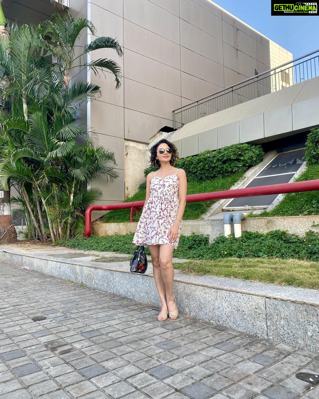 Parull Chaudhry Instagram - Some outfits speak about your personality without you saying a word Gorgeous dress @inaayajaipur Styled by @rimadidthat PR @socialsbyshi #parullchaudhry #actor #influencer #contentcreator #parullians #explore #bhagyalakshmi #jofithaiwohhithai #traveller #vlogger #chaudhryonthego #fashion #fitness #beauty #lifestyle #fashionblogger #beautyblogger #yogini #fitnessmotivation #travel #saasbahuaurbetiyaan #inaayajaipur #dress #dressoftheday #ootd #ootdindia Mumbai - मुंबई