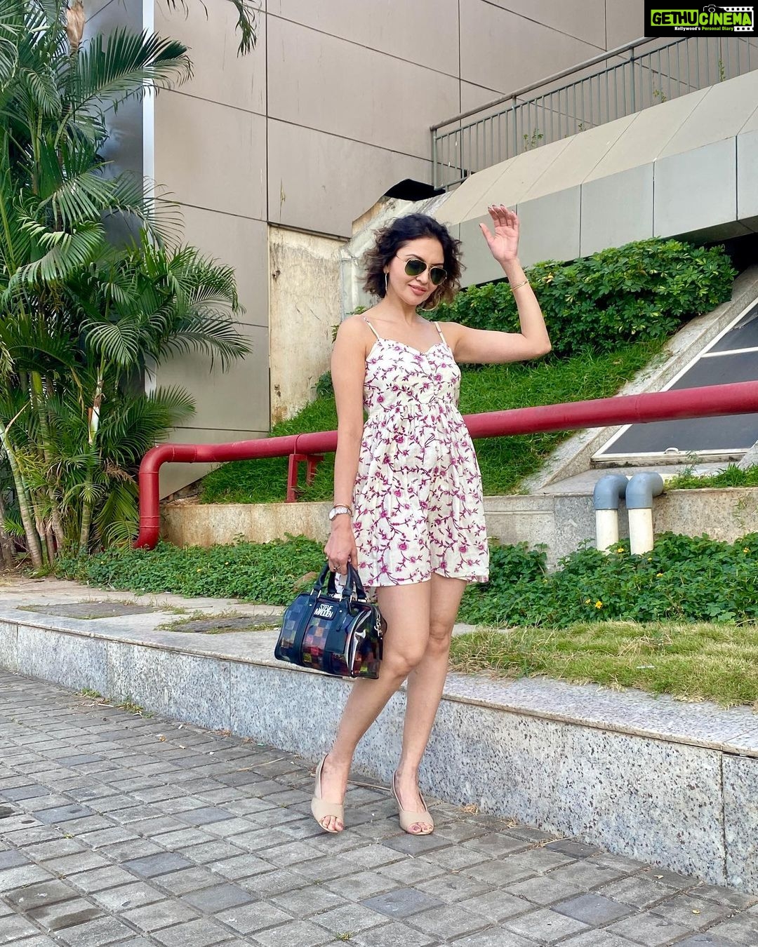 Parull Chaudhry Instagram - Some outfits speak about your personality without you saying a word Gorgeous dress @inaayajaipur Styled by @rimadidthat PR @socialsbyshi #parullchaudhry #actor #influencer #contentcreator #parullians #explore #bhagyalakshmi #jofithaiwohhithai #traveller #vlogger #chaudhryonthego #fashion #fitness #beauty #lifestyle #fashionblogger #beautyblogger #yogini #fitnessmotivation #travel #saasbahuaurbetiyaan #inaayajaipur #dress #dressoftheday #ootd #ootdindia Mumbai - मुंबई