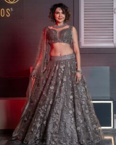 Parull Chaudhry Instagram - Sometimes an outfit does it all. What say? Gorgeous outfit @paaneri_dadar Jewellery @ashok_satra_bridal_jewellery Makeup @makeover_rituu Assisted by @motivaraminakshi Hair @arpana_baria PR @veertid_99 📸 @lokesh_learns Location @ac0studios #parullchaudhry #actor #influencer #contentcreator #parullians #explore #bhagyalakshmi #jofithaiwohhithai #traveller #vlogger #chaudhryonthego #fashion #fitness #beauty #lifestyle #fashionblogger #beautyblogger #yogini #fitnessmotivation #travel #saasbahuaurbetiyaan #lehenga #lehengacholi #weddinglehenga Mumbai - मुंबई