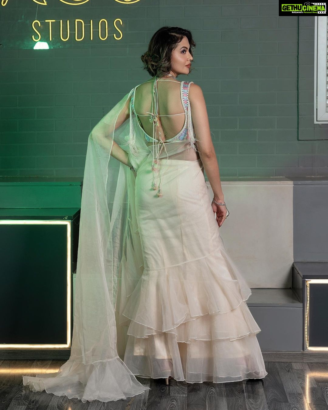 Parull Chaudhry Instagram - There is a reason that I love a Saree so much… swipe to know why? Gorgeous pre draped saree @paaneri_dadar Coordinated by @veertid_99 📸 @lokesh_learns Makeup @makeover_rituu Assisted by @motivaraminakshi Hair @arpana_baria Jewellery @ashok_satra_bridal_jewellery Location @ac0studios #parullchaudhry #actor #influencer #contentcreator #parullians #explore #bhagyalakshmi #jofithaiwohhithai #traveller #vlogger #chaudhryonthego #fashion #fitness #beauty #lifestyle #fashionblogger #beautyblogger #yogini #fitnessmotivation #travel #saasbahuaurbetiyaan #sareelove #saree #sareefashion Mumbai - मुंबई