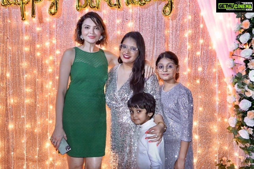 Parull Chaudhry Instagram - About last night Our favourite one’s birthday @shrivastav_ashish ❤️ We love you Sir Loved the #piyaalbela reunion, you were missed @sheendass ❤️ @gurmeenkalrashrivastav ❤️ perfect partner & host @jyotigauba ❤️ it was lovely to see you @chaitrali_lokesh_gupte ❤️ we didn’t click any pics but nonetheless I was so happy to see you And everyone else from the Albela family ❤️ Mumbai - मुंबई