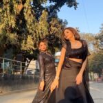 Parull Chaudhry Instagram – Don’t be shy my honey😉 ft. @parullchaudhry you nailed it! 😍❤️

#reels #explore #dance #dontbeshy #dancereels #trending #parullchaudhry #shivanijha #bhagyalakshmi