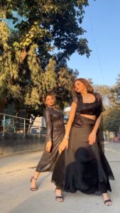 Parull Chaudhry Instagram - Don’t be shy my honey😉 ft. @parullchaudhry you nailed it! 😍❤️

#reels #explore #dance #dontbeshy #dancereels #trending #parullchaudhry #shivanijha #bhagyalakshmi
