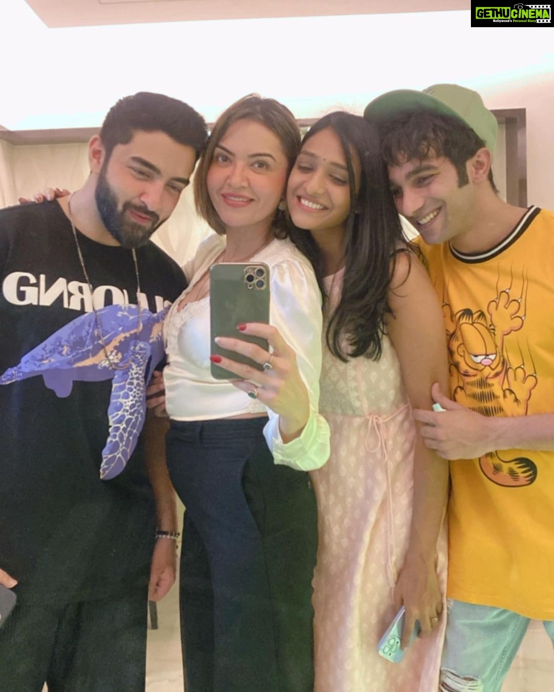 Parull Chaudhry - 7.3K Likes - #aboutlastnight
Thank you @rakesh.malhotra89 and Natasha for hosting us, an evening filled with smiles, laughter, jokes, dancing, foooood.
We love you Raka Sir
Many more to come. #bhagyalakshmi family