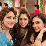 Pooja Banerjee Instagram - Love from #badeacchelagtehain2 ❤️❤️ @abhinavabu @ajay.nagrath @nititaylor #actorslife #picoftheday #showtime #love #blessings #friendship #teamwork