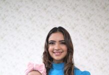Pooja Banerjee Instagram - My Sana is always smiling and happy as a clam because she is surrounded by the 360 degree cottony softness of Pampers Premium Care. But don’t just go by what I say, instead, you should see it for yourself in this video, as she is the one who wears it all the time. These diapers are approved by mumma of Sana and Sana. I’m sure your little one will do too. ❤️🧿 #PoojaBanerjii #SanaSSejwaal #MammaofSana #Pampers #babygirl #babiesofinstagram #NewMom #MomLife