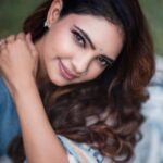 Pooja Banerjee Instagram - There is something about winter mornings and my comfy saree which I absolutely love!! #Blissfulmorning #Wintermornings #Comfysaturday #Saree #sareelove #bengalisaree shot by @alessandraramosstudio HMU BY @vglow_makeupandhair #BengaliGirl #PoojaBanerjii #MomLife #MammaofSana Delhi, India
