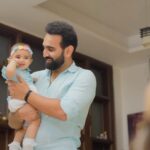 Pooja Banerjee Instagram - Sana loves her luka chupi sessions and we are more than happy to join in! To see her speed around the house safely with the LuvLap Comfy Walker brings us so much joy! Give your baby the joy of walking today! #PoojaBanerjii #SandeepSejwal #SanaSSejwaal #babygirl #babiesofinstagram #BabyLove #Newdad #NewMom #NewParents #babylove #LuvLap my outfit by @shopmulmul HMU BY @nehabhambrimakeovers New Delhi