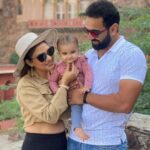 Pooja Banerjee Instagram - This reel can’t justify the beauty and serenity of the place #neemranafortpalace @neemrana.hotels #TravelDiaries #NeemRana #NeemRanaFortPalace #rajsthandiaries #SandeepSejwal #poojabanerjii #SanaSSejwaal #MammaofSana ##SanaPapa #babytravel #NewParents