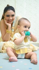 Pooja Banerjee Instagram - Your baby’s skin is so so soft, doesn’t it need a diaper which protects this softness with its cottony soft texture? 
Only Pampers premium pants keep my baby comfortable and dry. It made her first Diwali out full of joy and happy times and no leakage and rashes!

@pampersindia

#Ad
#paidpartnership
#Pampers #PampersTribe #PampersIndia #SoftSofteverywhere #SoftDiaper
#Cottonysoft #PampersBaby #PampersMom #PampersPremiumCare #diaperbaby #diapers #diaperchange #babydiaper