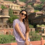 Pooja Banerjee Instagram - Our abode for few days @neemrana.hotels is paradise… rajasthan you beauty!!! @neemrana.hotels #neemranahotels #heritagehotel #boutiquehotel #bespokeexperience #weekendgetaway #weekendvibes #weekendmood #fortpalace #restoration #hiddengems #art #architecture #indianhistory #indianhospitality outfit courtesy- @chiquestudio #PoojaBanerjii #NewMom #MomLife #momblogger #MammaofSana Neemrana Fort Palace