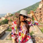 Pooja Banerjee Instagram – Rajasthan you beauty!!! @neemrana.hotels
#neemranahotels #heritagehotel #boutiquehotel #bespokeexperience #weekendgetaway #weekendvibes #weekendmood #fortpalace #restoration #hiddengems #art #architecture #indianhistory #indianhospitality outfit courtesy- @chiquestudio #PoojaBanerjii #NewMom #MomLife #momblogger #MammaofSana Neemrana Fort Palace