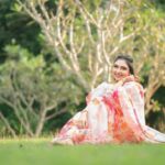 Pooja Banerjee Instagram – Bhai dooj look.. saree by @labelkanupriya shot by @atreo_akash HMU by- @makeup_by_pinky #PoojaBanerjii #SareeLove #OrganzaSaree #IndianLook #BhaiDooj New Delhi