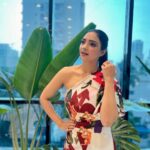 Pooja Banerjee Instagram – Every piece of you is a burst of beautiful 💫 
Styled by @thedotdiary @thedottstyle 
Outfit by @ikichic_official 
Makeup by @jhanvimehta_mua_ #PoojaBanerjii #MammaOfSana #NewMom #PihuKapoor #Ootd