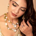 Pooja Banerjee Instagram – मेरी अॅंख काशनी … styled by @nidhikurda saree by @pannasareesofficial HMU- @vglow_makeupandhair shot by @alessandraramosstudio jewellery by @sonisapphire