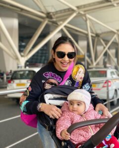 Pooja Banerjee Instagram - Happy Holidays Everyone!!! From me and mine to you and yours ❤️🎄🧿❤️ #poojabanerji #SanaSSejwaal #MammaOfSana #MyTravelBuddy #MeNmine #MinnieMe