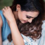 Pooja Banerjee Instagram - There is something about winter mornings and my comfy saree which I absolutely love!! #Blissfulmorning #Wintermornings #Comfysaturday #Saree #sareelove #bengalisaree shot by @alessandraramosstudio HMU BY @vglow_makeupandhair #BengaliGirl #PoojaBanerjii #MomLife #MammaofSana Delhi, India