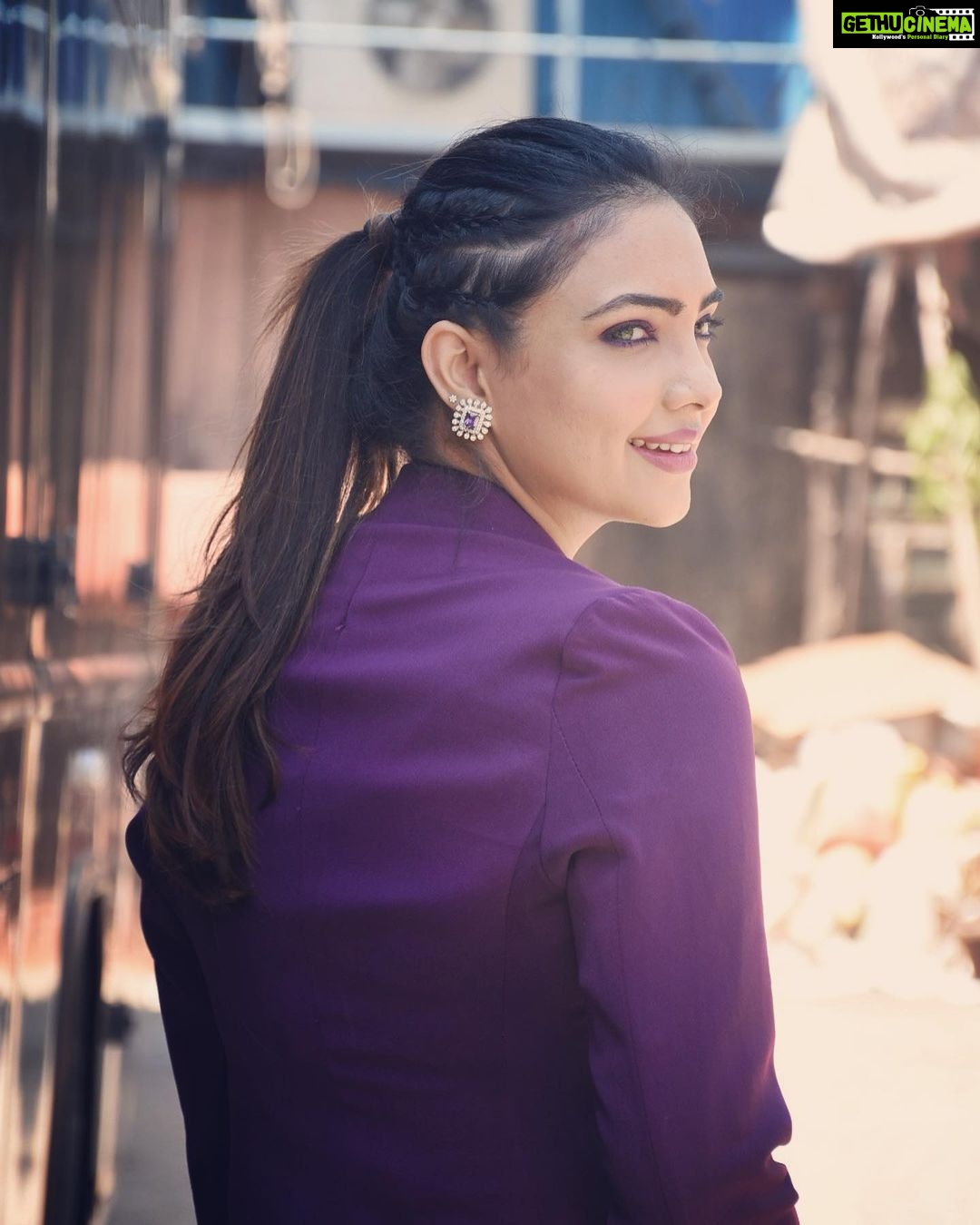 Pooja Banerjee Instagram - 💜 styled by @sacorina @muktadhond @shreya_nehal #badeacchelagtehain2 #PihuKapoor #PoojaBanerjii