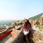 Pooja Banerjee Instagram - Rajasthan you beauty!!! @neemrana.hotels #neemranahotels #heritagehotel #boutiquehotel #bespokeexperience #weekendgetaway #weekendvibes #weekendmood #fortpalace #restoration #hiddengems #art #architecture #indianhistory #indianhospitality outfit courtesy- @chiquestudio #PoojaBanerjii #NewMom #MomLife #momblogger #MammaofSana Neemrana Fort Palace